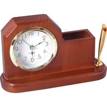 Saat ve kalemlik bölümlerinden oluşan, ahşap masa saati ve kalemlik